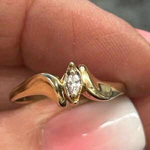 300439 10k diamond ring 1.9g